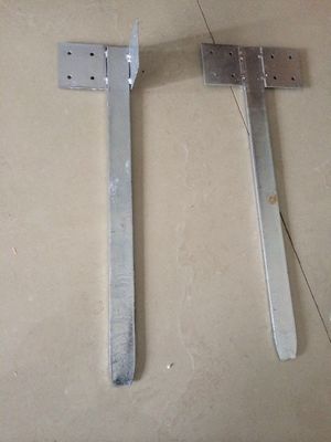 Hot Dipped Galvanized Flat Or Corner Retaining Stake 450mm Low Carbon Steel
