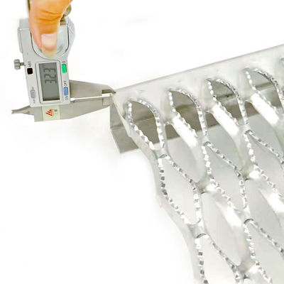 1-5mm Thickness Galvanized Grip Strut Grating For Catwalks Walkway & Stair Treads